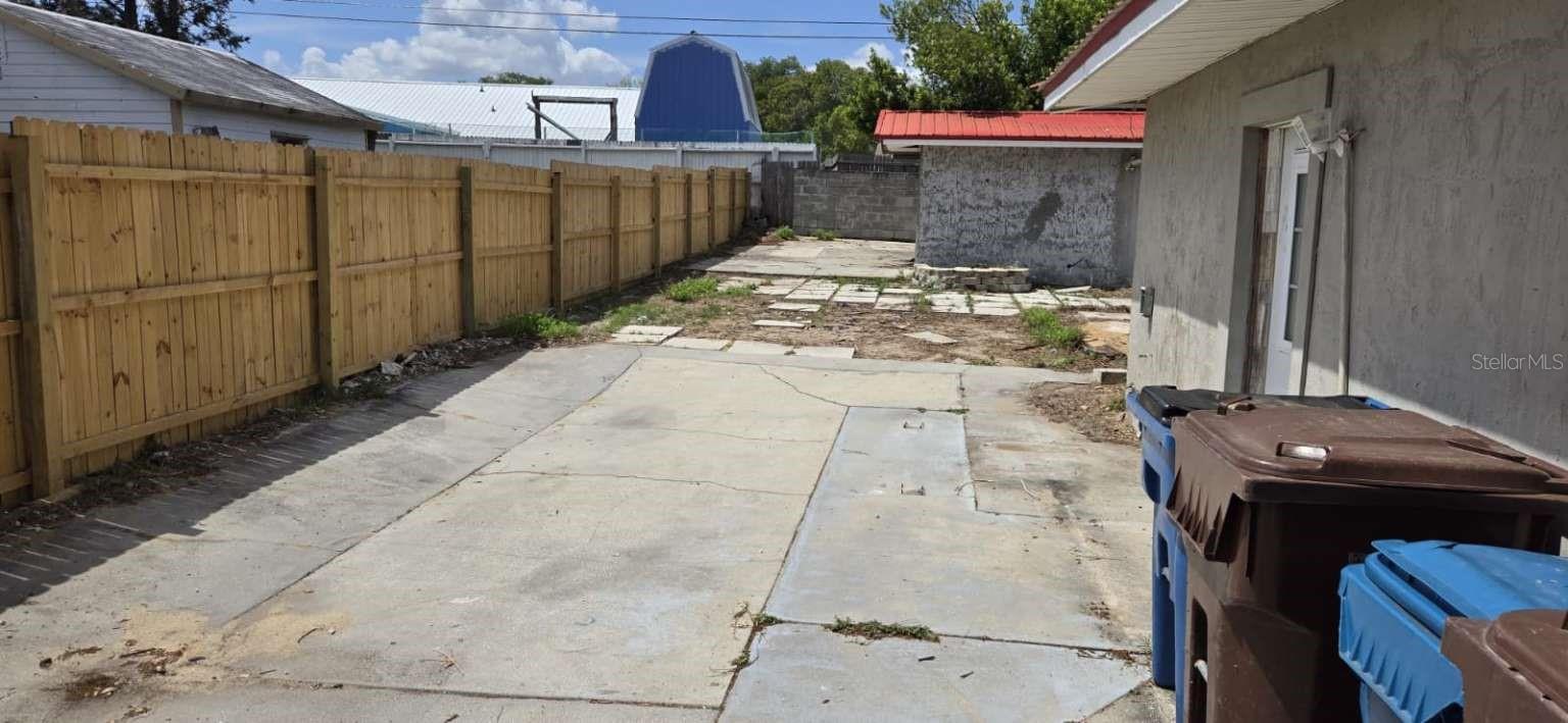 WOODLAND HILLS - Residential