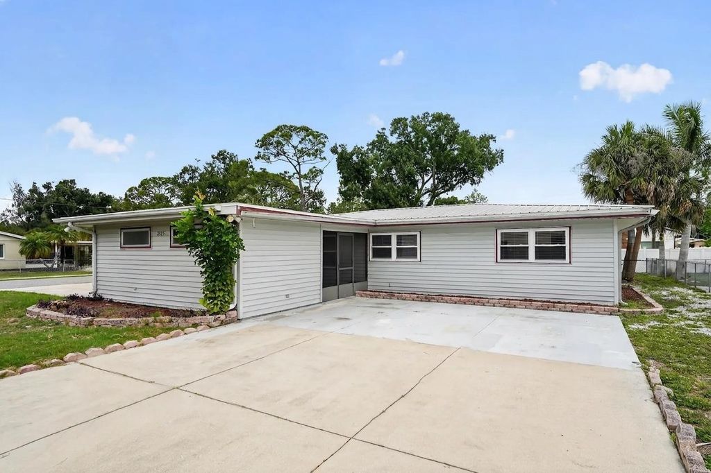 Photo of 2505 Wood Street, Sarasota, FL 34237 (MLS # A4696166)