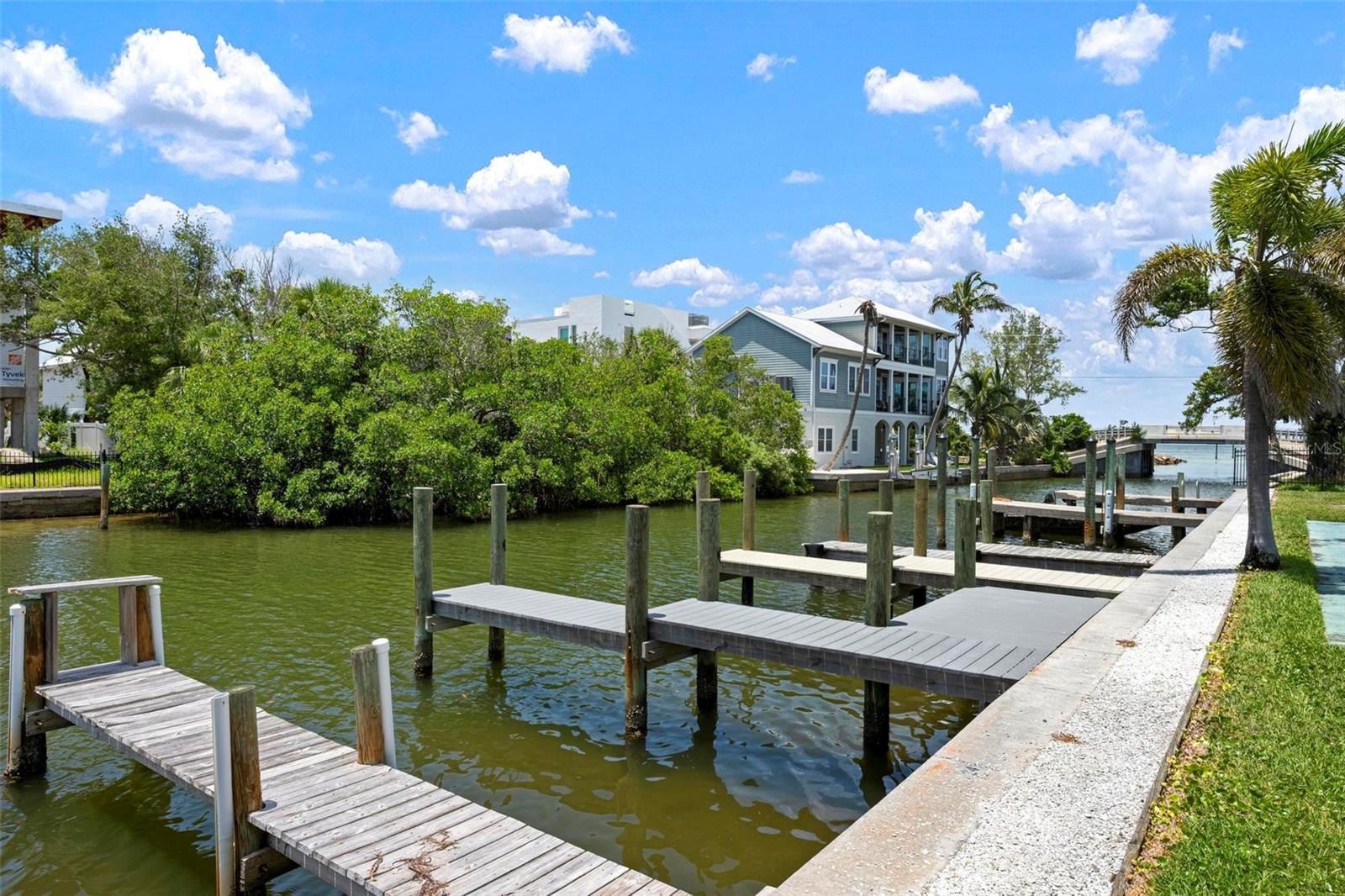 522 PINE AVENUE 7D