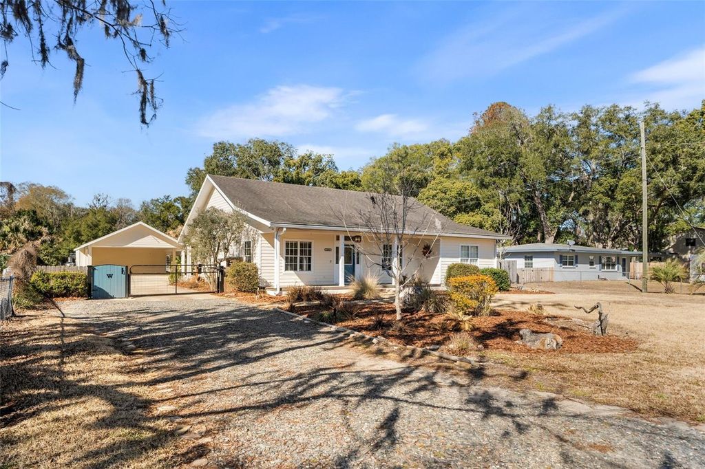 Photo of 14904 NE 143rd Terrace, Waldo, FL 32694 (MLS # GC537164)