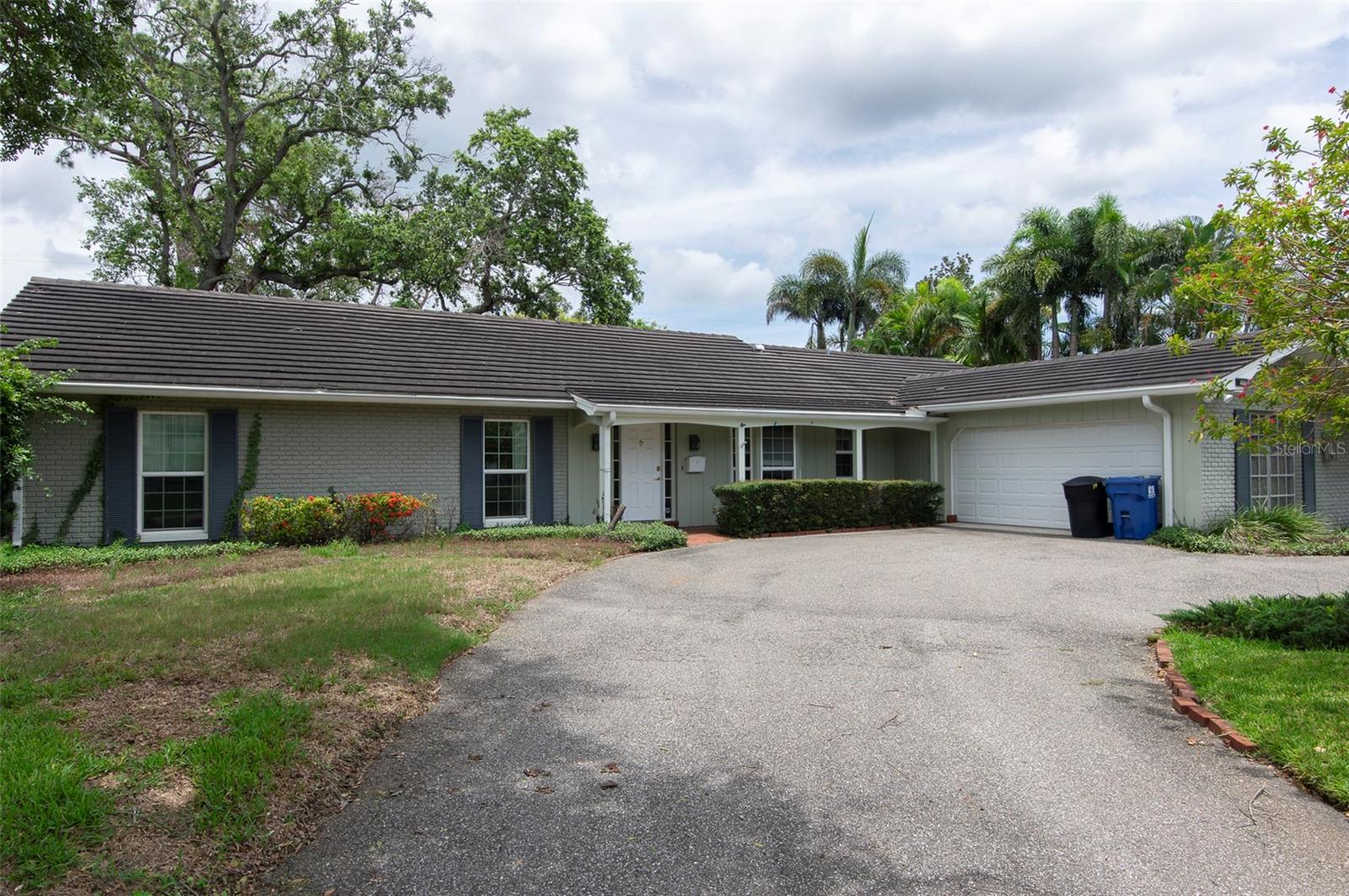 Investor's Dream In Northeast St. Pete! Welcome to this incredible opportunity and prestigious, iconic Northeast St. Pete neighborhood. Located minutes to downtown St. Pete, the Vinoy Golf Course, beautiful parks and minutes to the beaches. This exceptional lot and location are in a prime area. This is a rare opportunity to build your dream home in one of St. Pete's most sought after areas. The neighborhood is very family friendly and a great place to raise a family. Don't miss the unique opportunity to create something special in the heart of Northeast St. Pete, This property is for lot value!