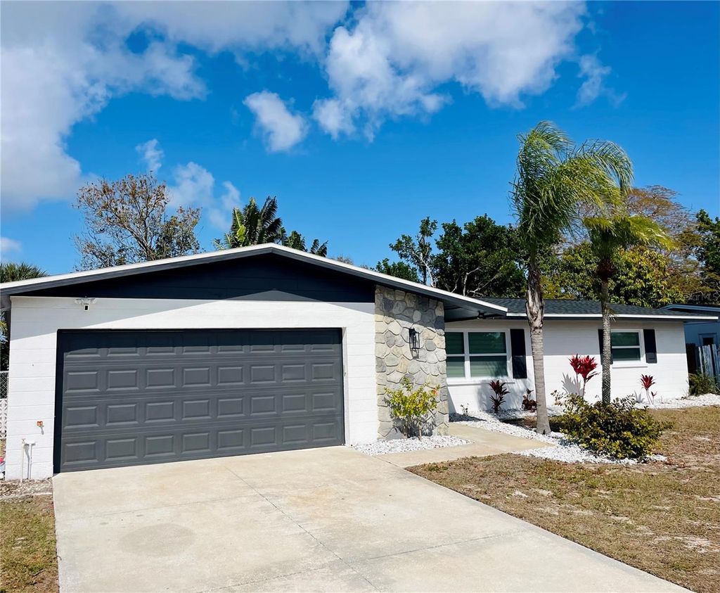 Photo of 3014 Southern Parkway W, Bradenton, FL 34205 (MLS # A4679843)