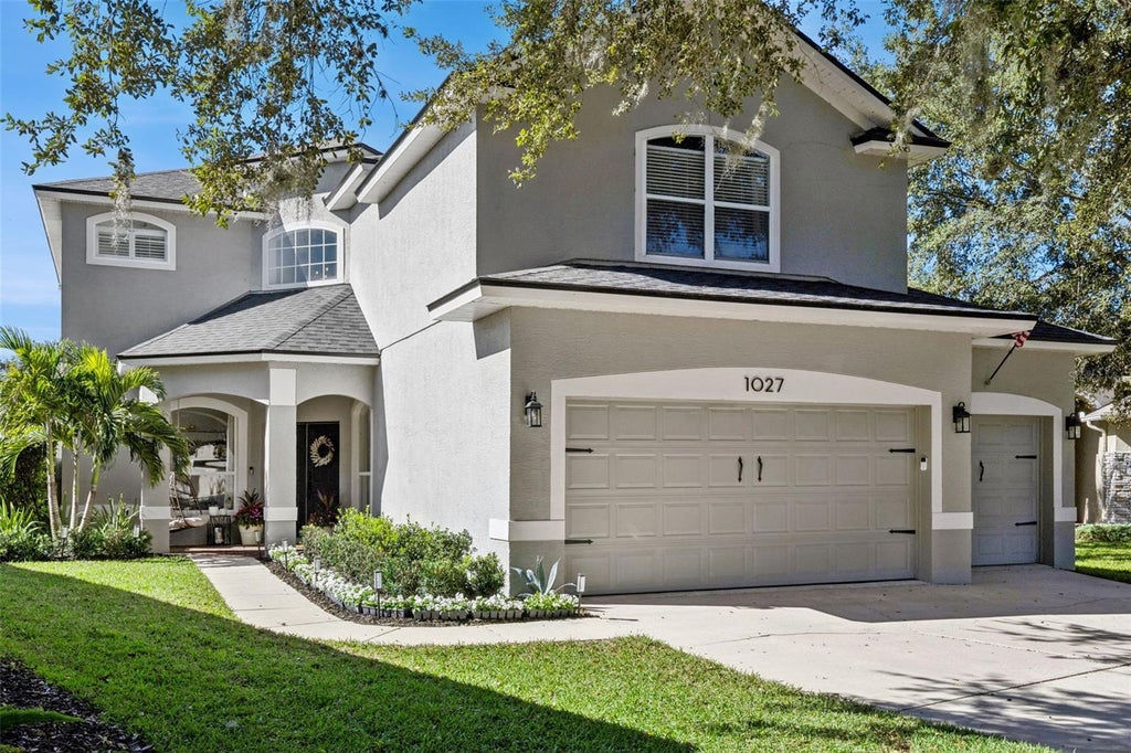 Photo of 1027 Ridgemount Place, Lake Mary, FL 32746 (MLS # O6452650)