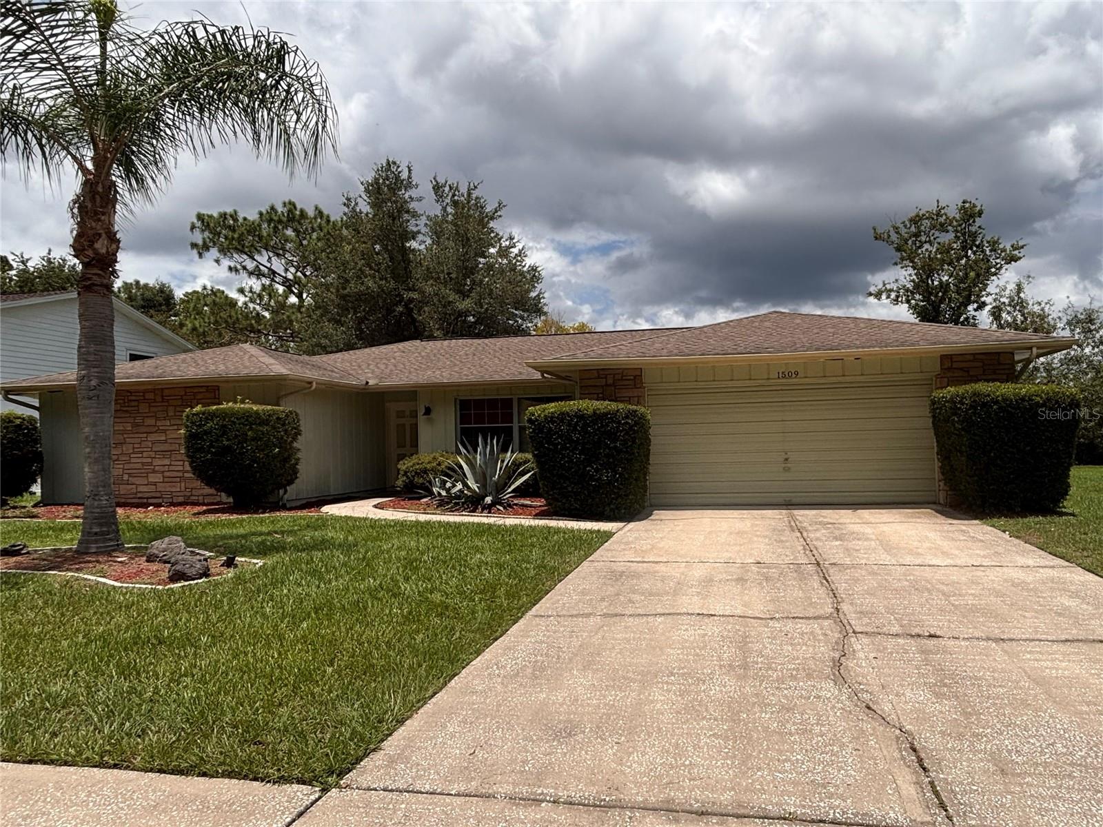 One Story Home in Rolling Oaks subdivision with no HOA. Split FloorPlan. Kitchen with island. Large Screened Porch overlooking spacious backyard. Roof 19 years old. HVAC 10 years old. Hot Water Heater 10 years old. Re-plumbed approx 6 years ago. Sold AS-IS, needs cosmetic work.