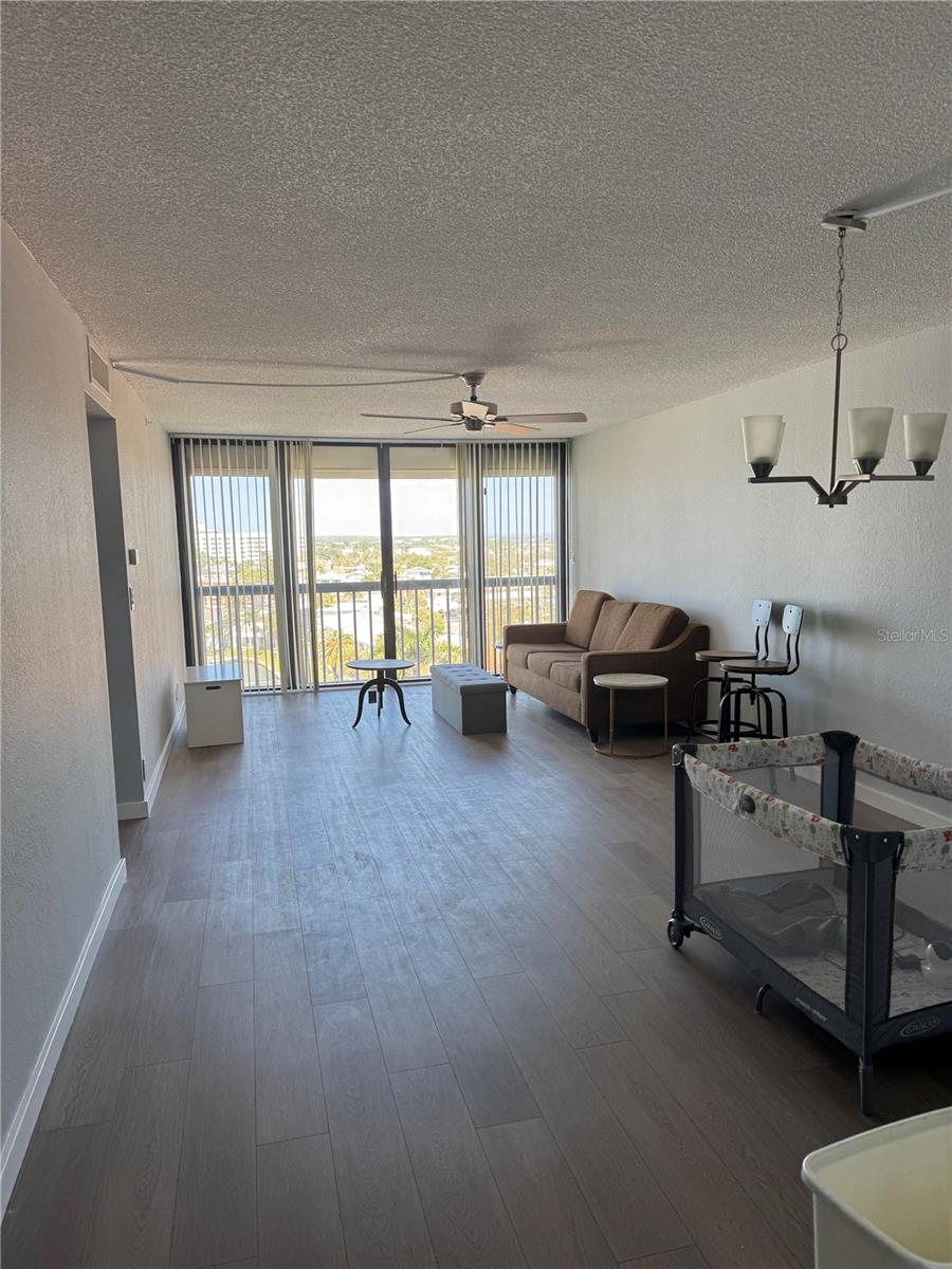 255 DOLPHIN POINT 809