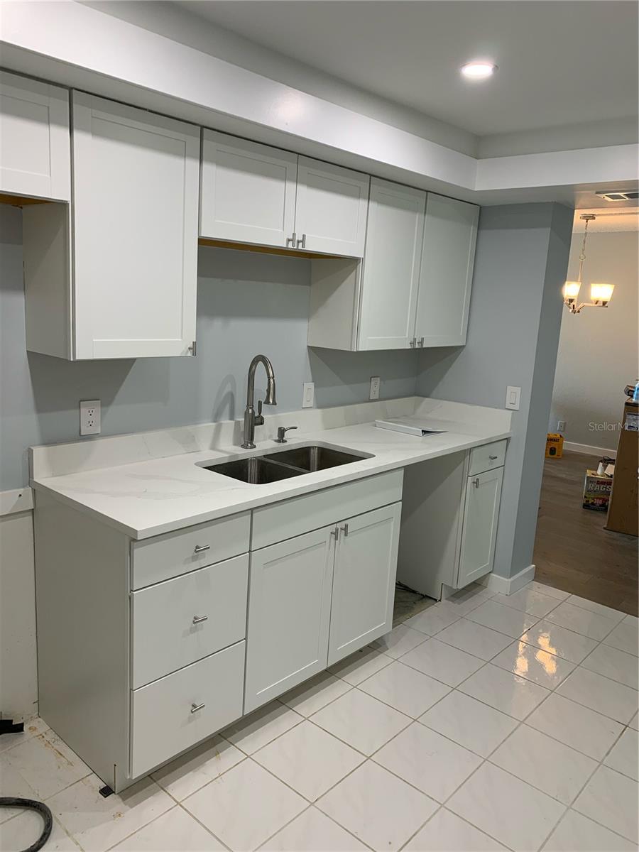255 DOLPHIN POINT 809