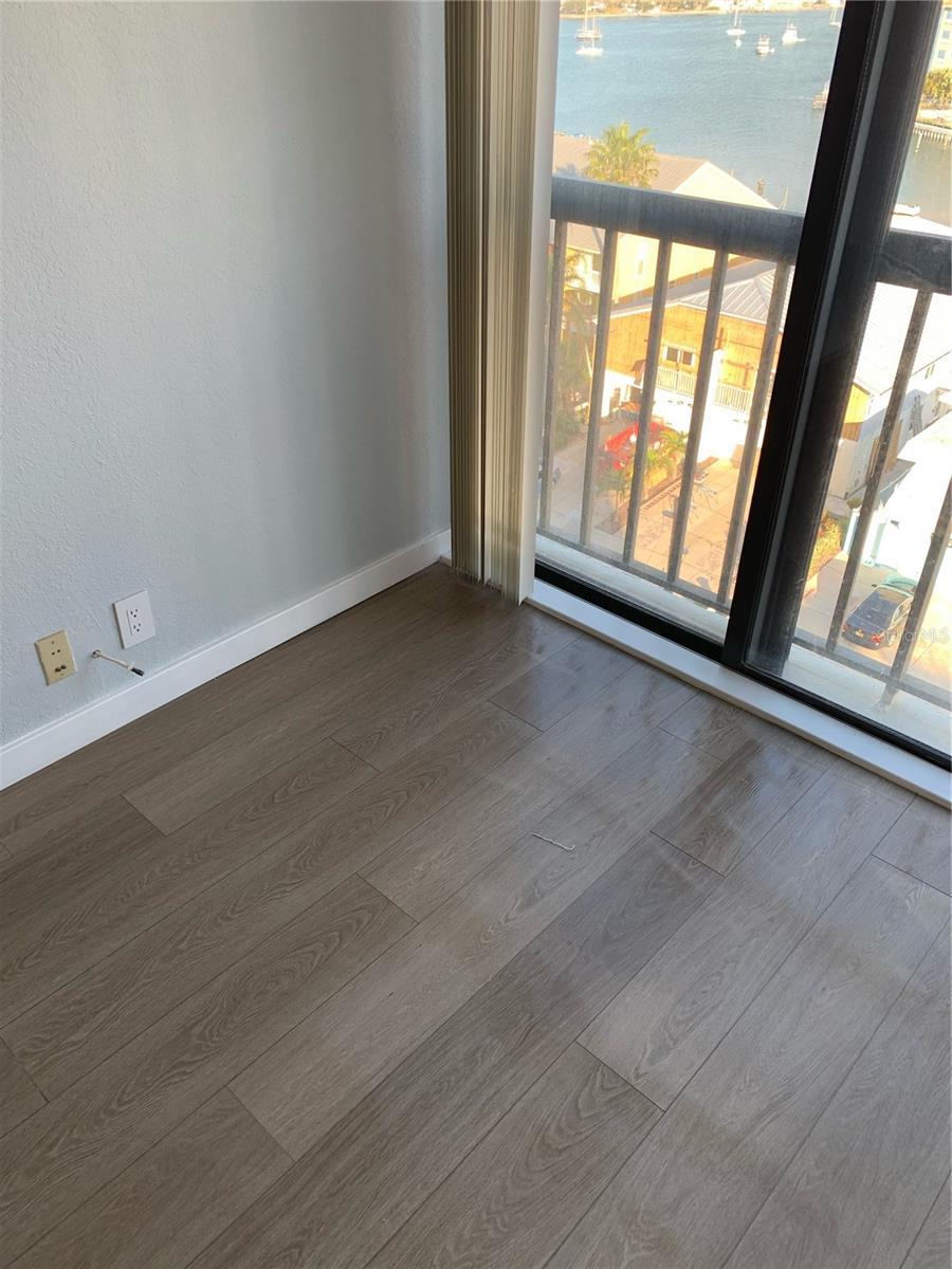 255 DOLPHIN POINT 809