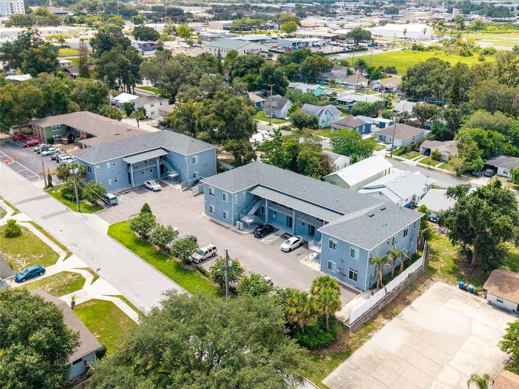 Photo of 750 Ave C SW, Winter Haven, FL 33880 (MLS # TB8535686)
