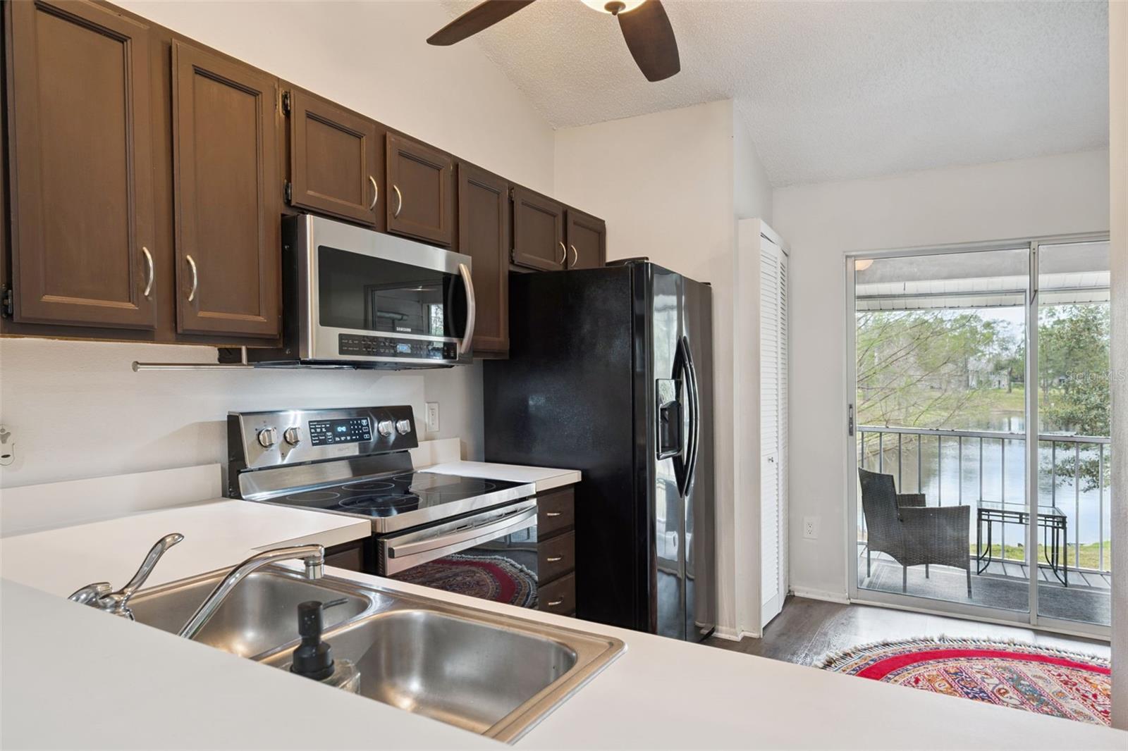 HUNTERS RESERVE A CONDO - Residential