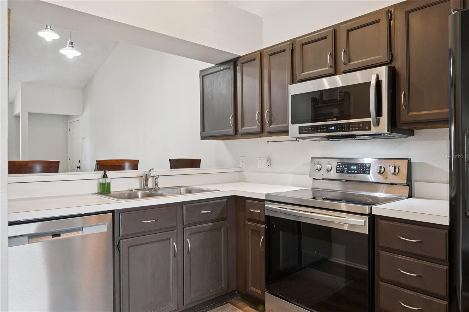 HUNTERS RESERVE A CONDO - Residential