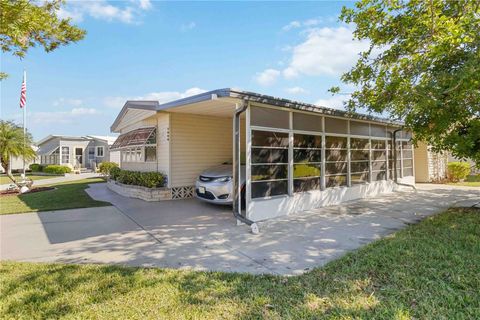 A home in ELLENTON