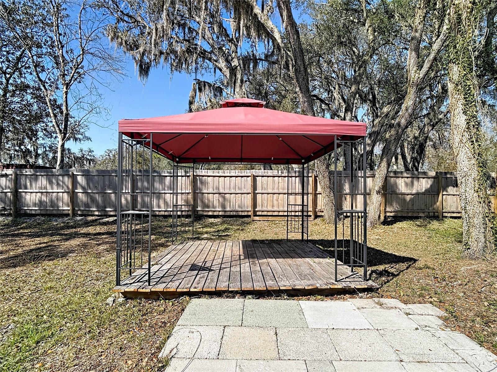 MOON LAKE ESTATES - Residential