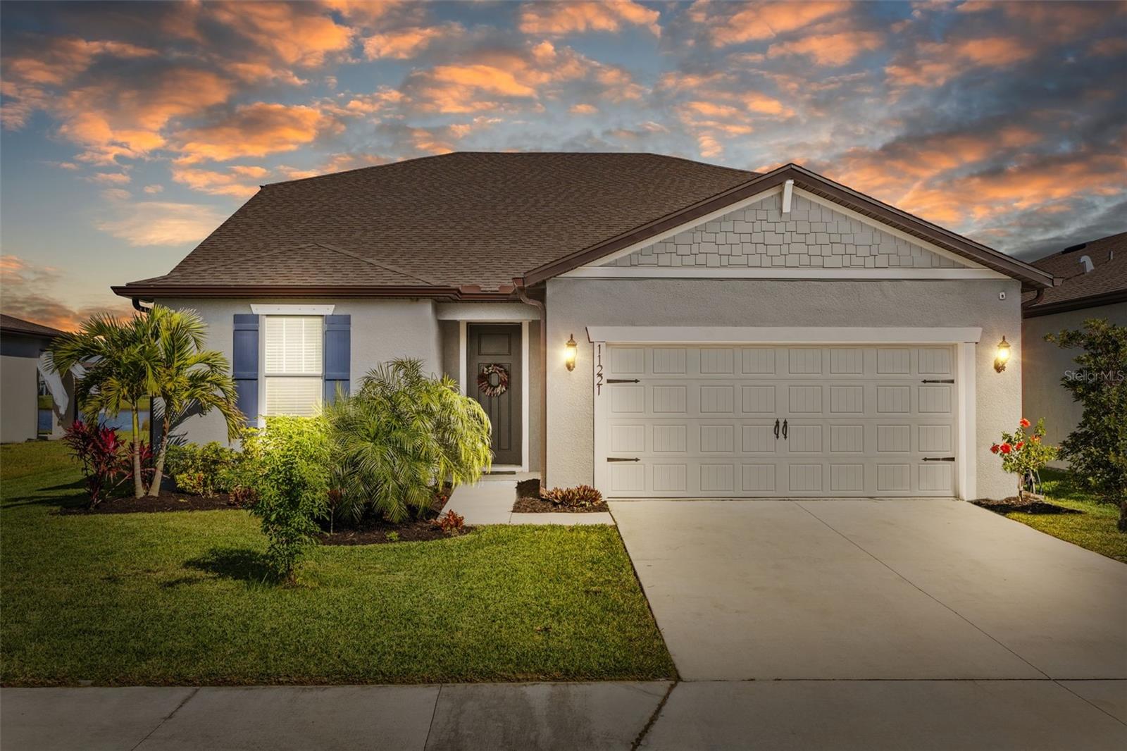 Welcome to your new home in the highly sought-after Brightwood neighborhood of North River Ranch! This spacious and modern 4-bedroom, 3-bathroom home, built in 2023, offers over 3,000 sq. ft. of beautifully designed living space on an oversized lot with serene pond views—the perfect place to enjoy comfort, privacy, and a vibrant community lifestyle.
Step inside to an open-concept layout that includes a generous living room, dining area, and gourmet kitchen featuring stone countertops, stainless steel appliances, built-in oven, cooktop, and a large island—ideal for hosting or everyday living.
The primary suite, located on the main floor, is a private retreat complete with a spa-style en-suite bathroom and walk-in closet. Also downstairs, you’ll find two additional bedrooms, a full bath, a dedicated office/den, and an indoor laundry room for added convenience.
Upstairs, enjoy a massive loft offering endless possibilities—perfect for a home theater, game room, fitness area, or additional living space. A fourth bedroom and full bathroom are also located upstairs, making it a great private space for guests or extended family.
Step outside to a covered lanai overlooking tranquil water views, with a large yard ideal for relaxing or outdoor fun.
Community Amenities Include: Resort-style pool at Brightwood Pavilion, Fitness center, screened game room, and social spaces, Access to the new Camp Creek Amenity Campus featuring: Headwaters Swim Center with resort-style pool and slides, Camp Creek Clubhouse with café and co-working spaces, The Outpost with ping pong, foosball, and more. Pickleball courts, bike pump park, challenge course, Dog park, miles of trails, and future Village Center with shops & dining.
Located near top-rated schools (including Barbara A. Harvey Elementary and Parrish Community High), with a new middle school opening for the 2025–2026 school year, this home is perfectly situated for families and professionals alike. Commuting is easy with close access to major roads, and you’ll enjoy being minutes from parks, shopping, and more.
Don’t miss out on this incredible rental opportunity in one of Parrish's most dynamic communities. Schedule your private showing today!