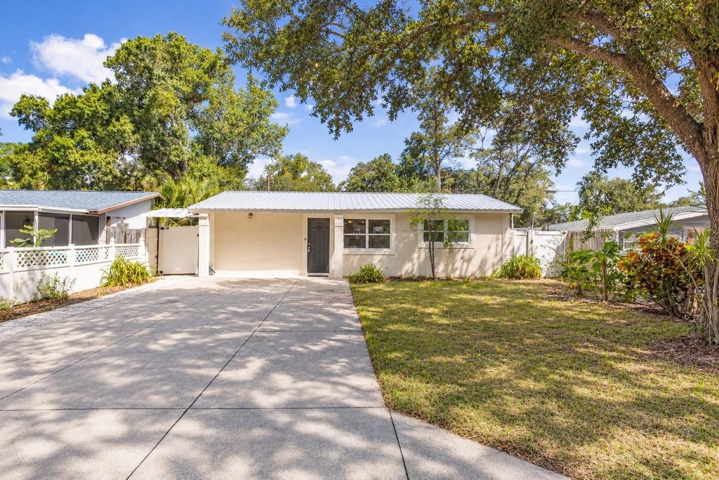 Photo of 7205 51st Avenue N, St Petersburg, FL 33709 (MLS # TB8550969)