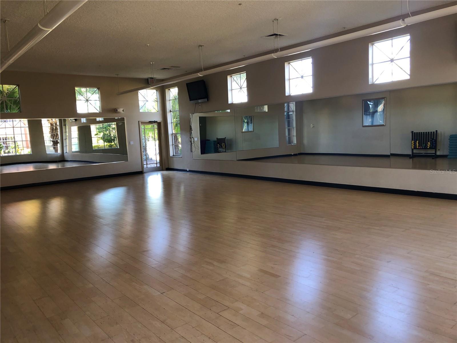 PALMS CLUB CONDO - Residential Lease