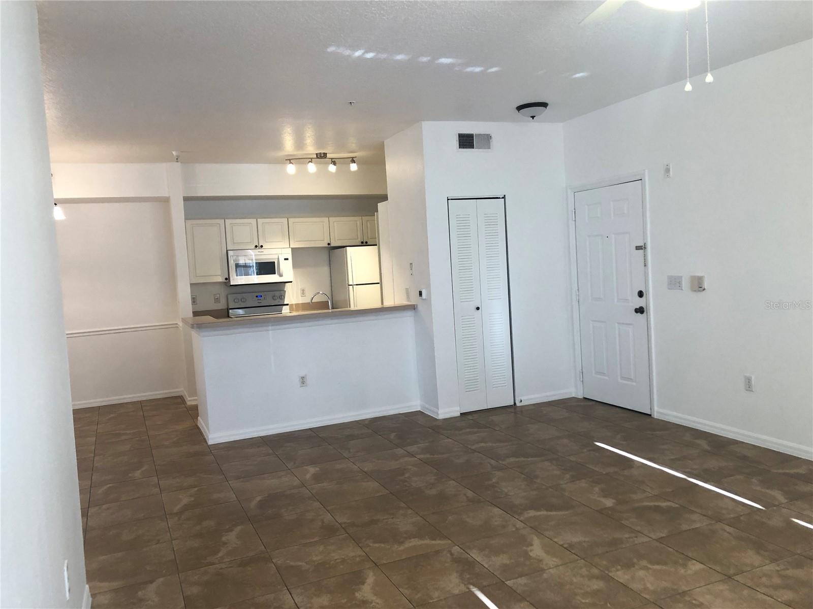 PALMS CLUB CONDO - Residential Lease