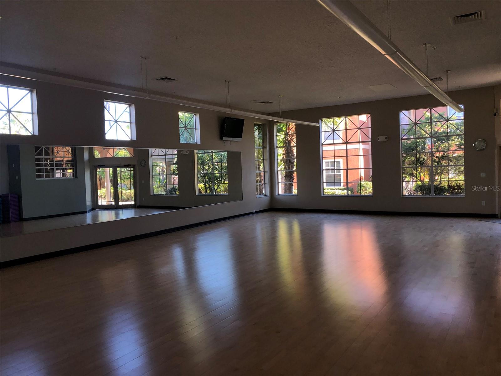 PALMS CLUB CONDO - Residential Lease