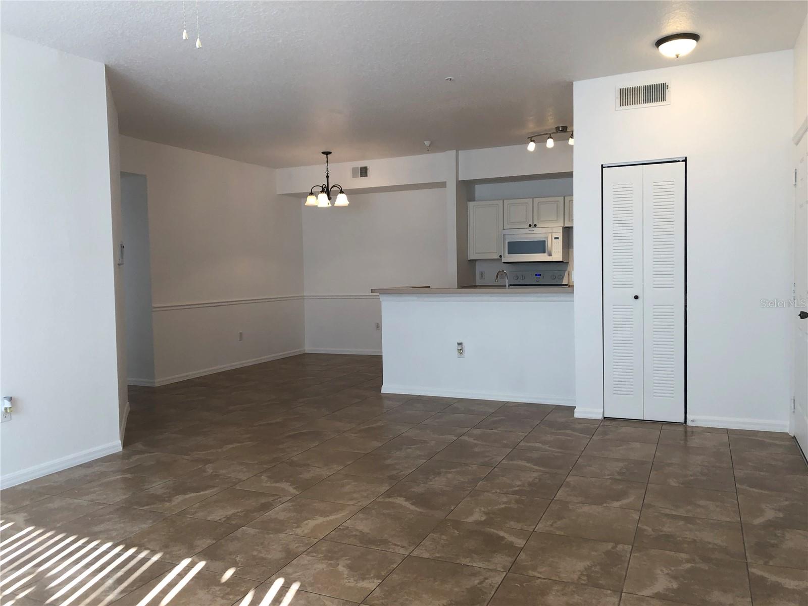 PALMS CLUB CONDO - Residential Lease