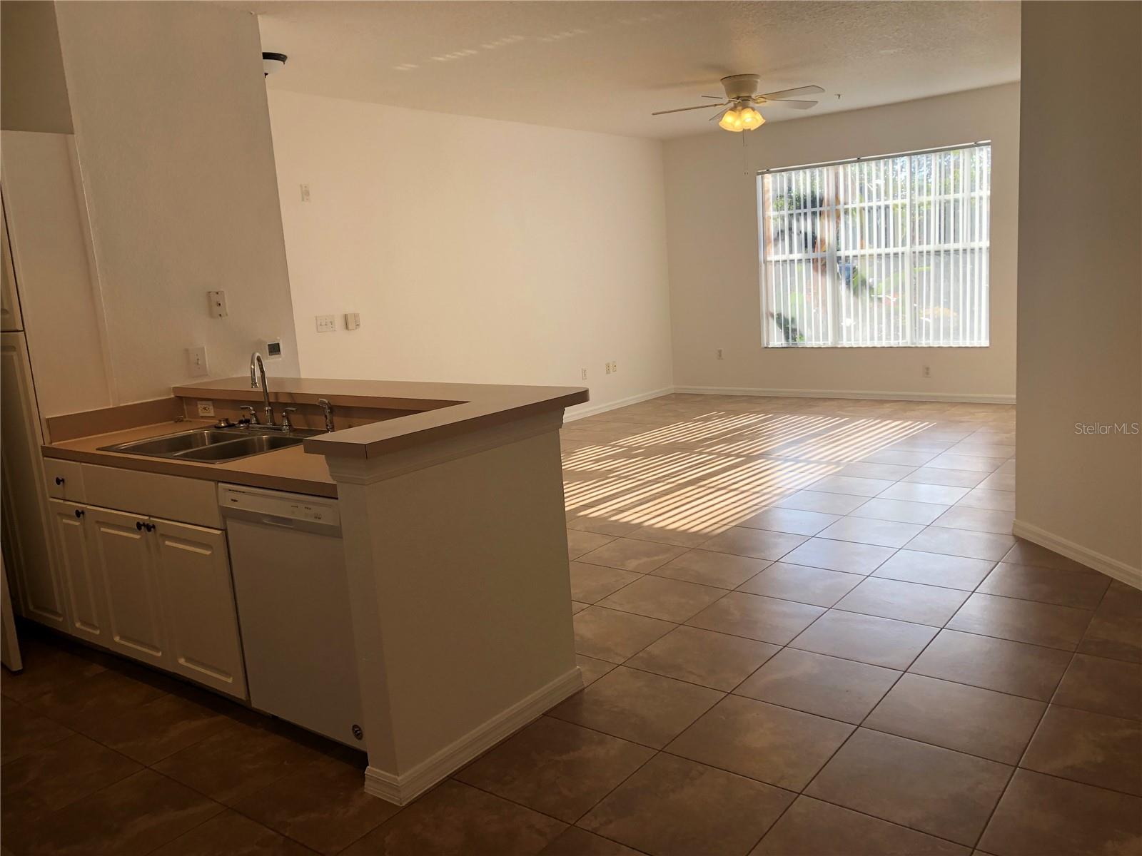 PALMS CLUB CONDO - Residential Lease