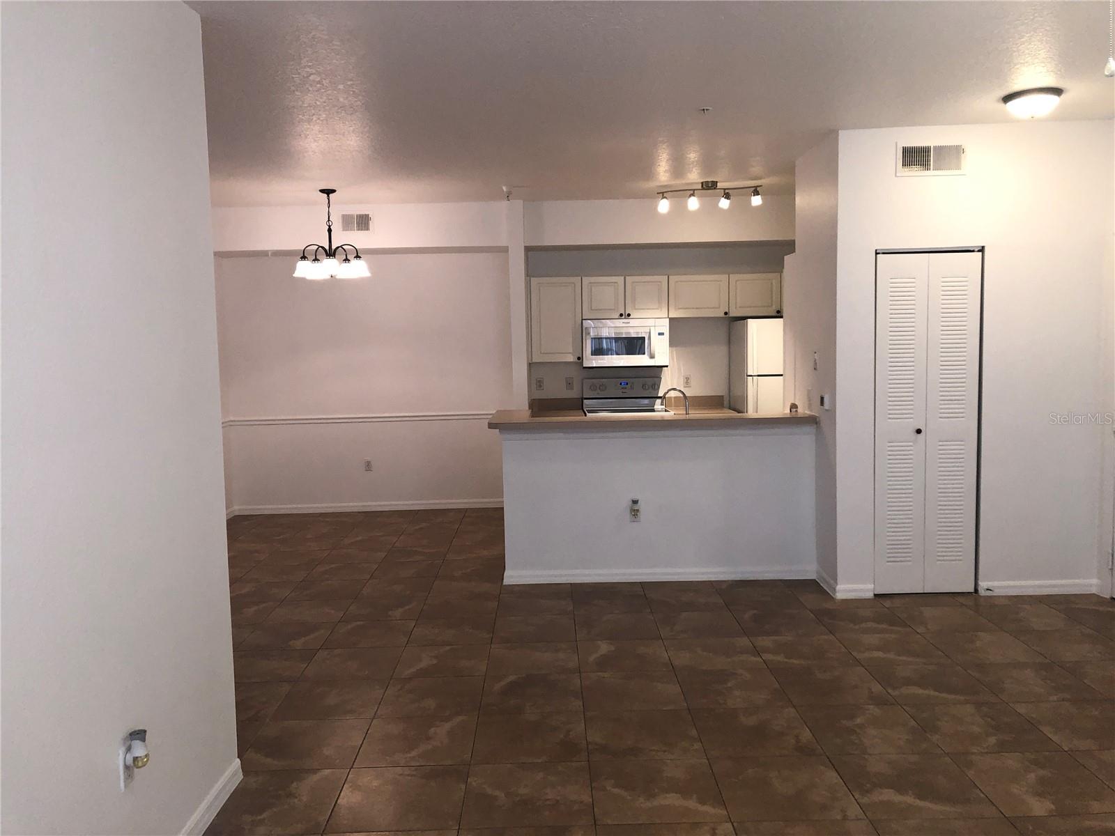 PALMS CLUB CONDO - Residential Lease