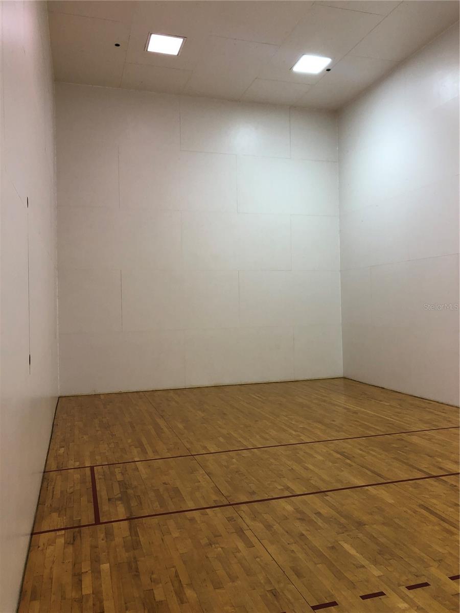 PALMS CLUB CONDO - Residential Lease