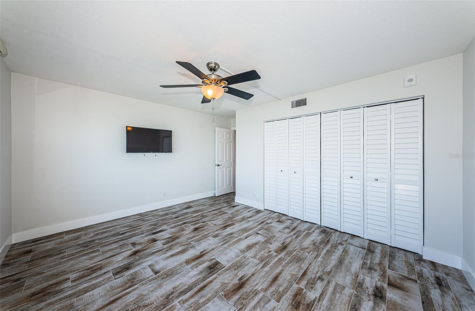 LA PUERTA DEL SOL CONDO - Residential