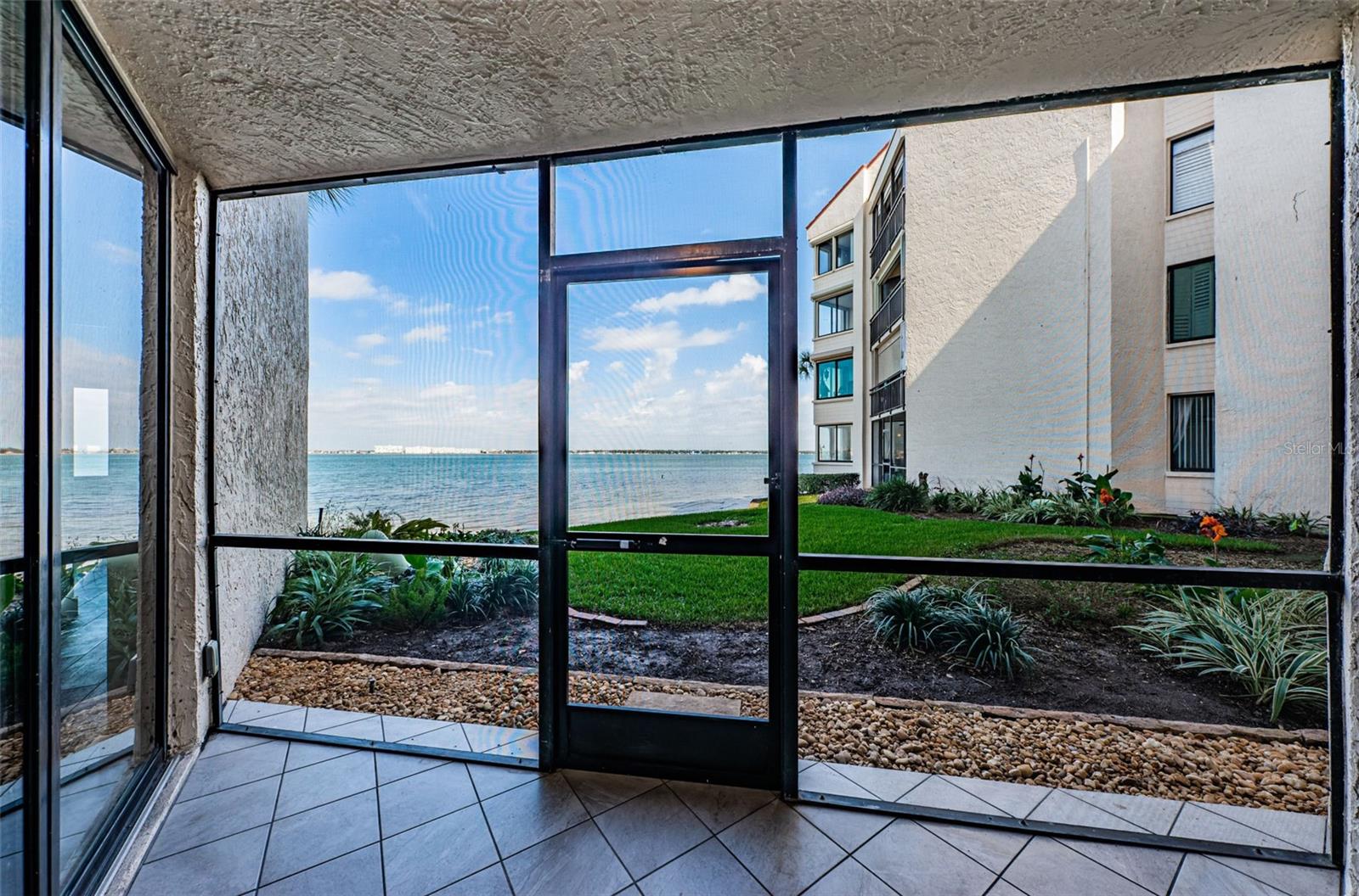 LA PUERTA DEL SOL CONDO - Residential