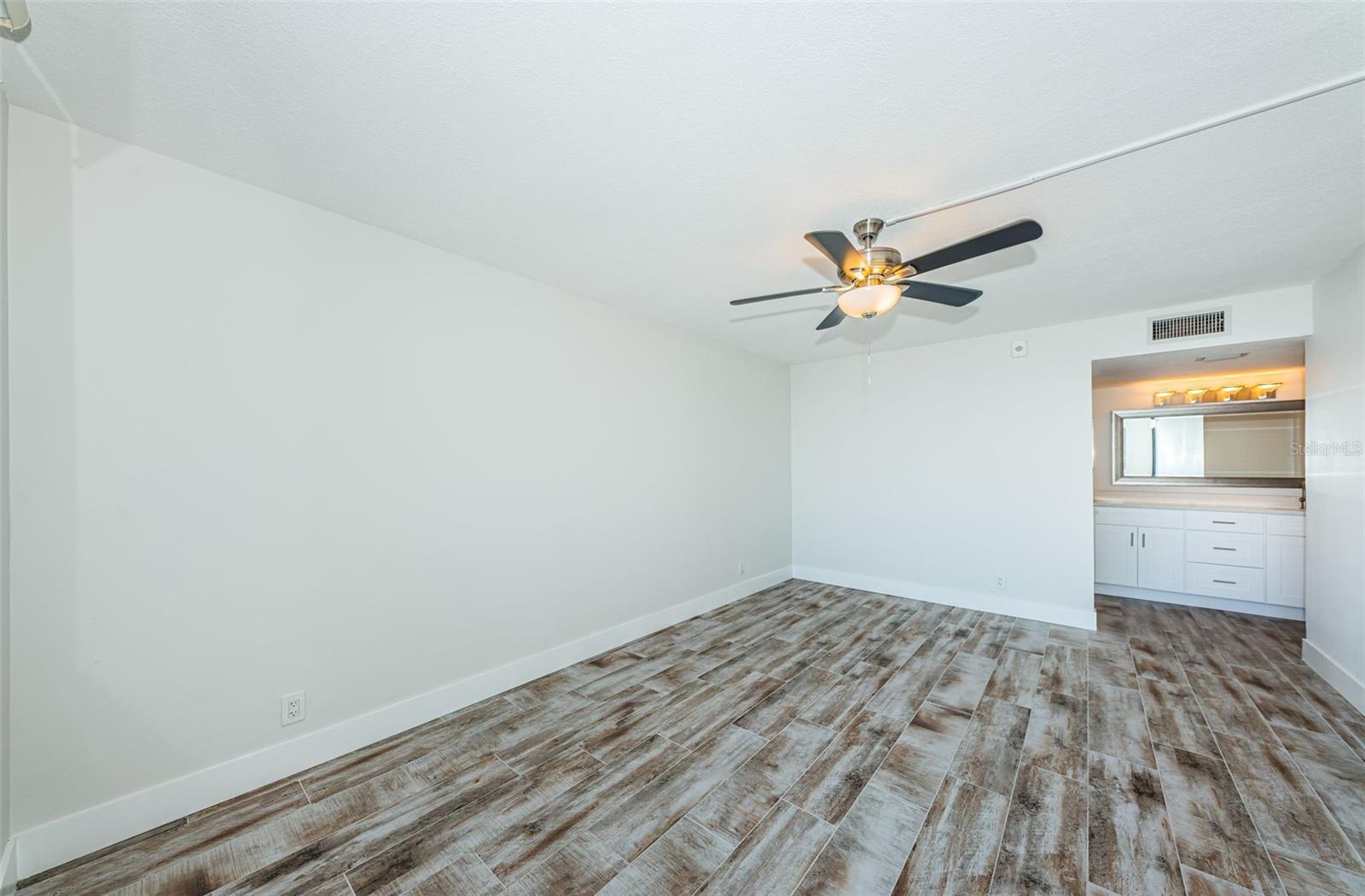 LA PUERTA DEL SOL CONDO - Residential