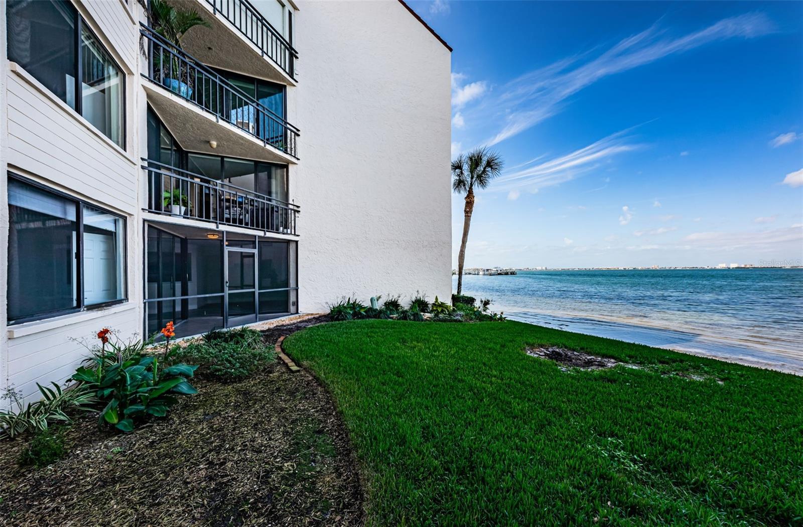 LA PUERTA DEL SOL CONDO - Residential