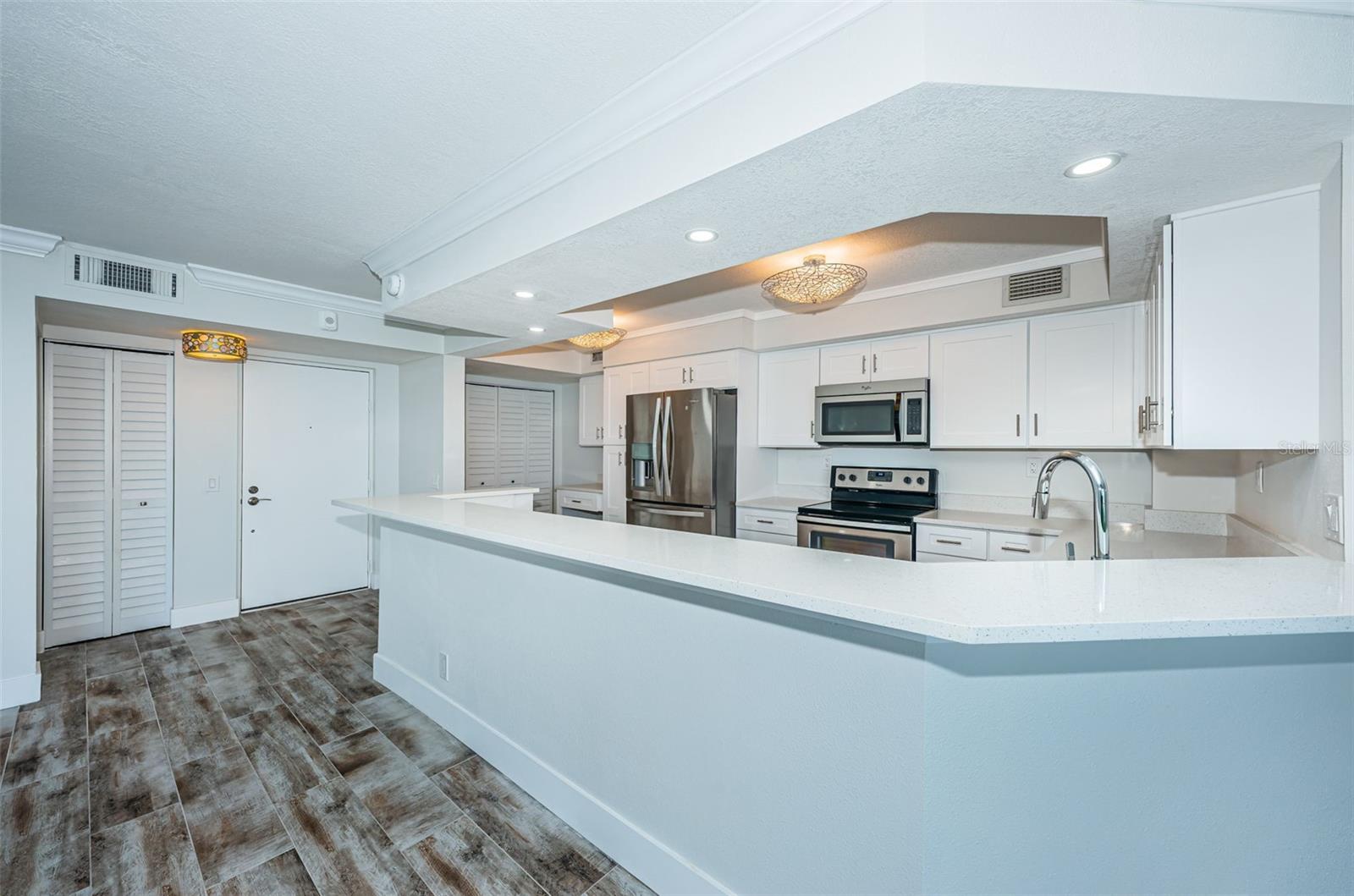 LA PUERTA DEL SOL CONDO - Residential