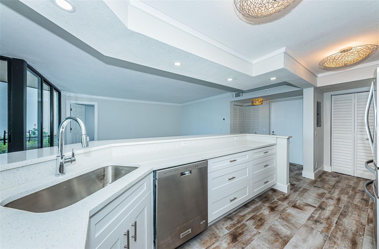 LA PUERTA DEL SOL CONDO - Residential