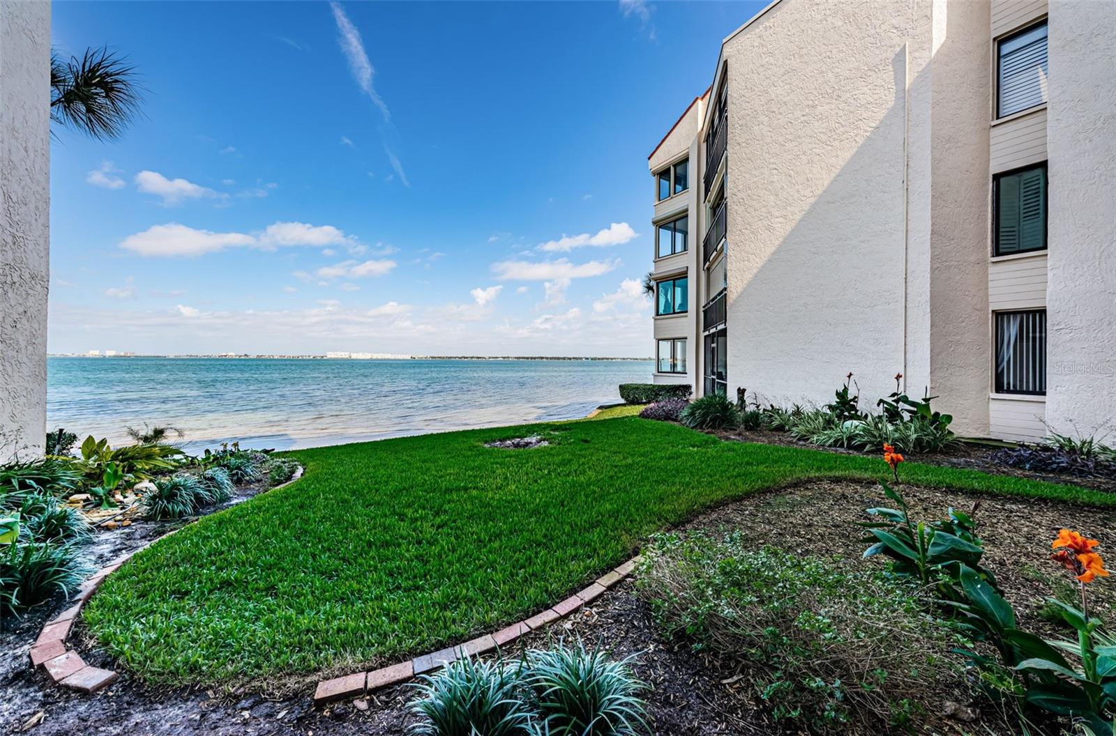 LA PUERTA DEL SOL CONDO - Residential