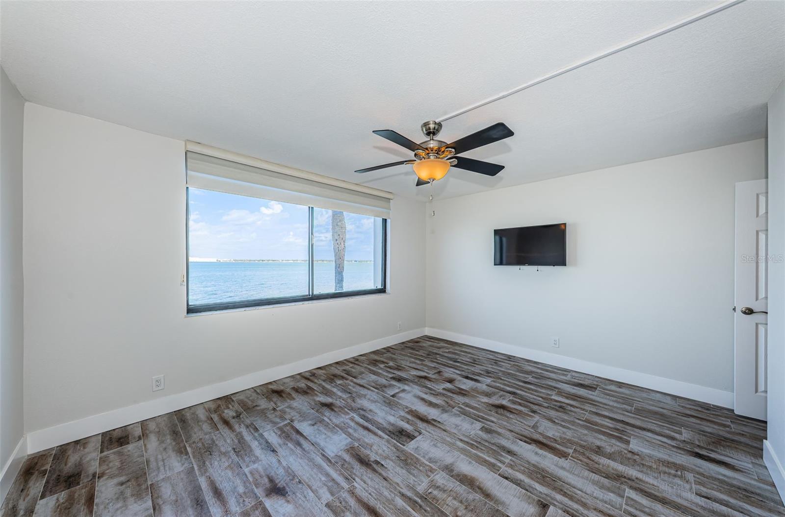 LA PUERTA DEL SOL CONDO - Residential