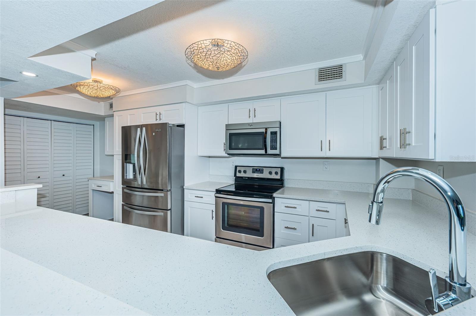 LA PUERTA DEL SOL CONDO - Residential