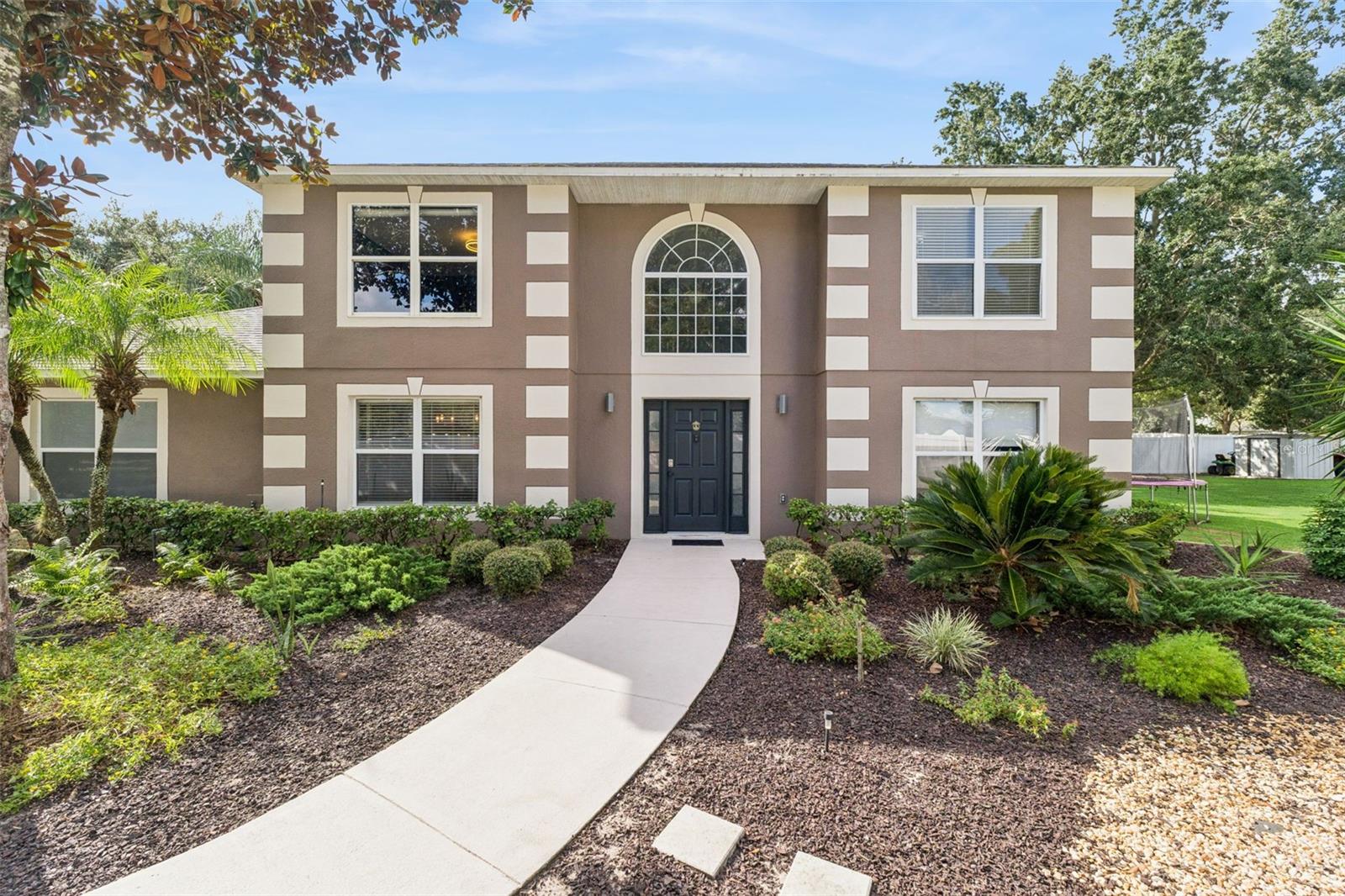 921 WESTCLIFFE DRIVE