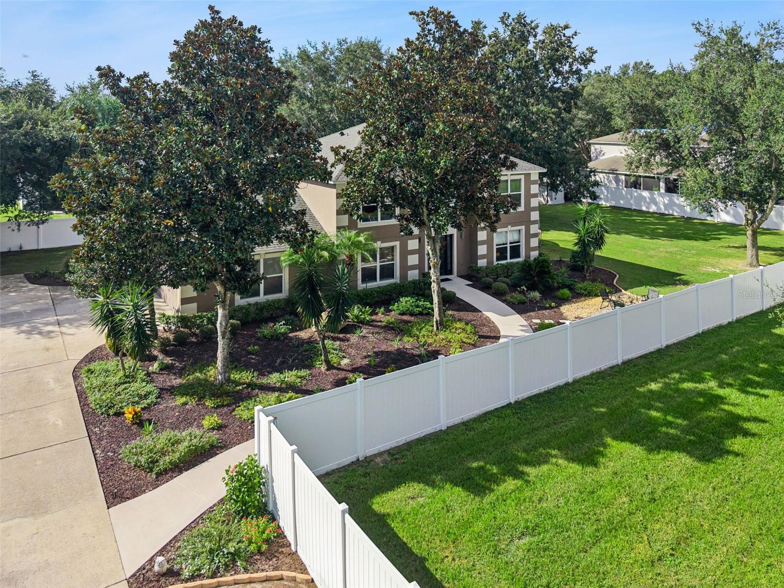 921 WESTCLIFFE DRIVE