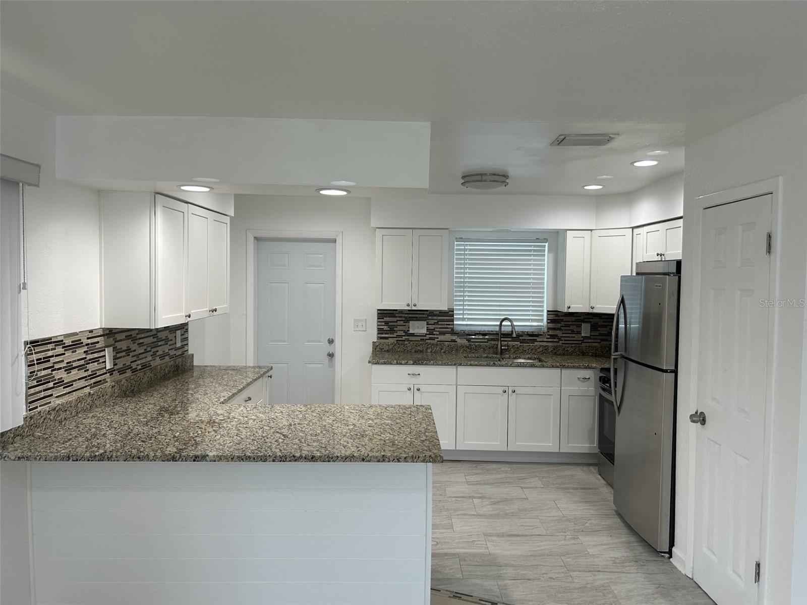 CAPRI ISLE SUB - Residential Lease