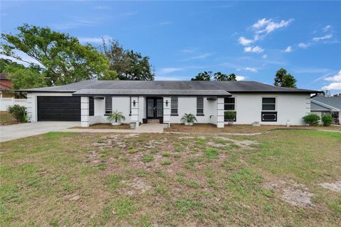 Photo of 2219 Summit View Drive, Valrico, FL 33596 (MLS # TB8383666)