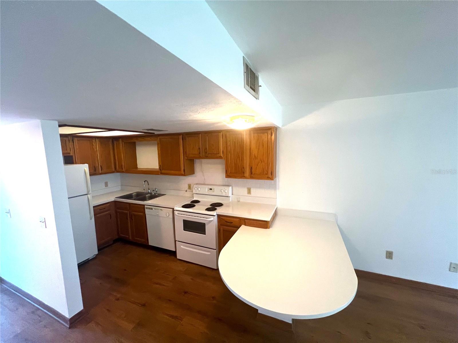 WOODSIDE VILLAS - Residential
