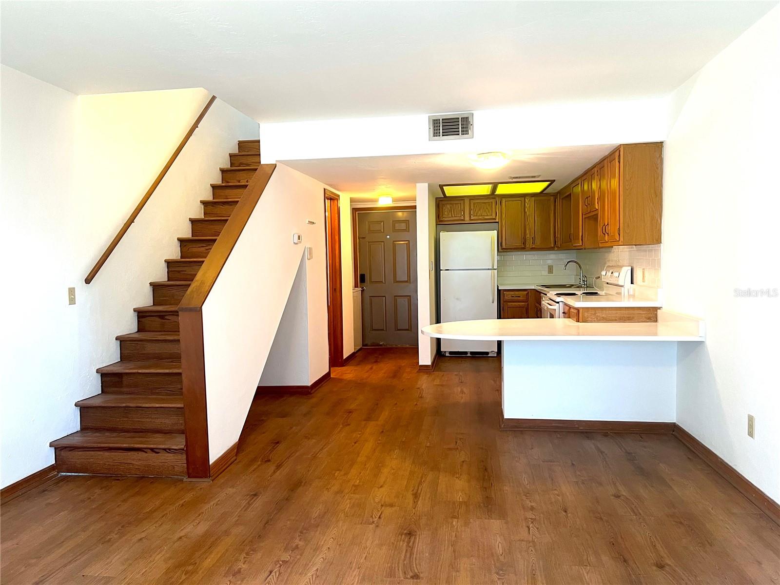 WOODSIDE VILLAS - Residential