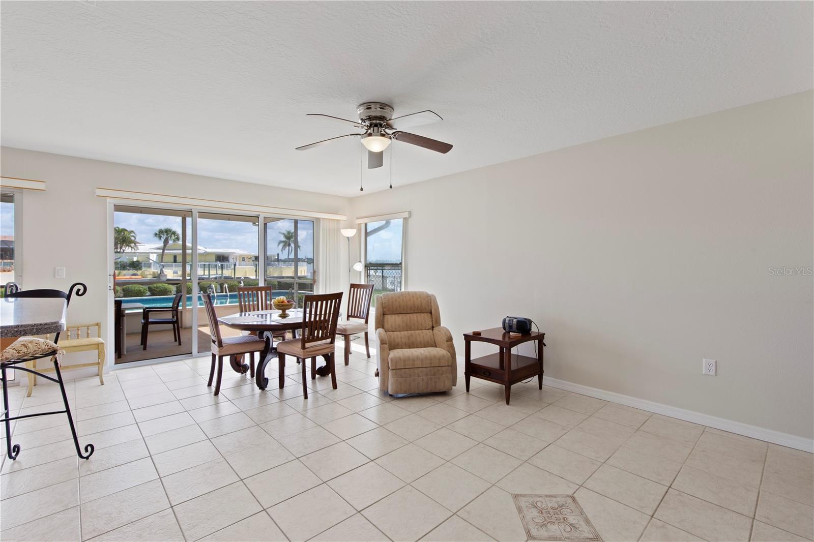 FLOR A MAR - Residential