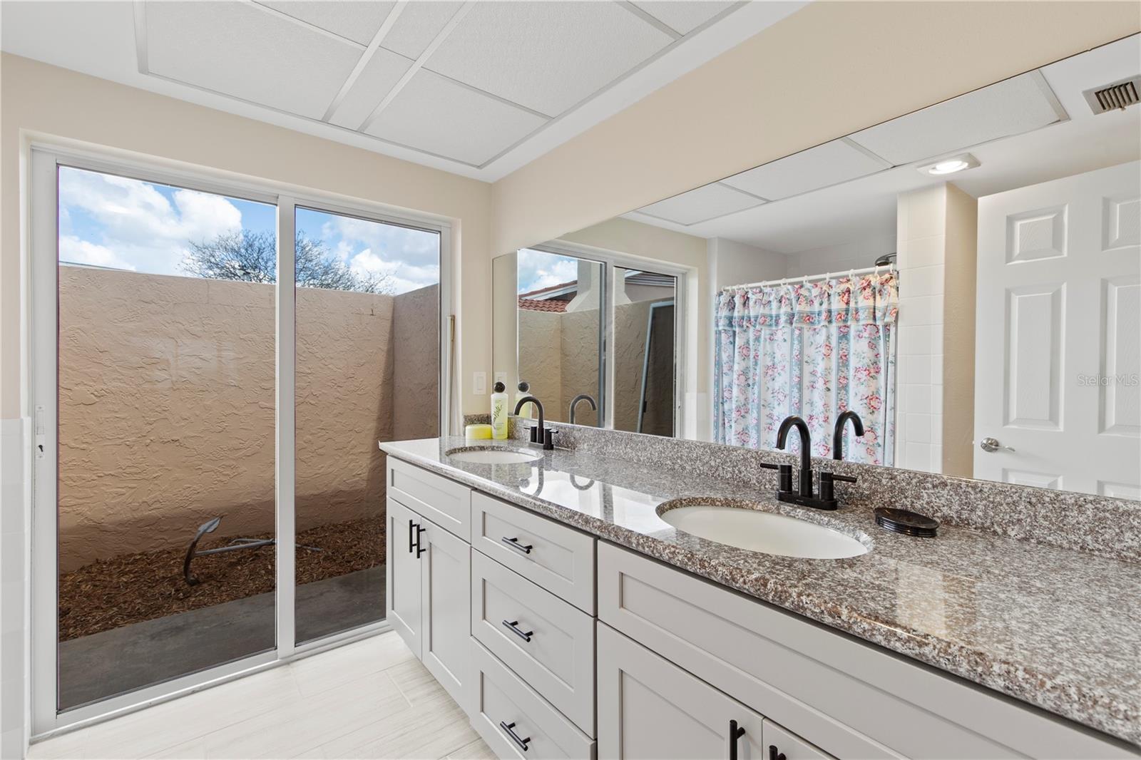 FLOR A MAR - Residential