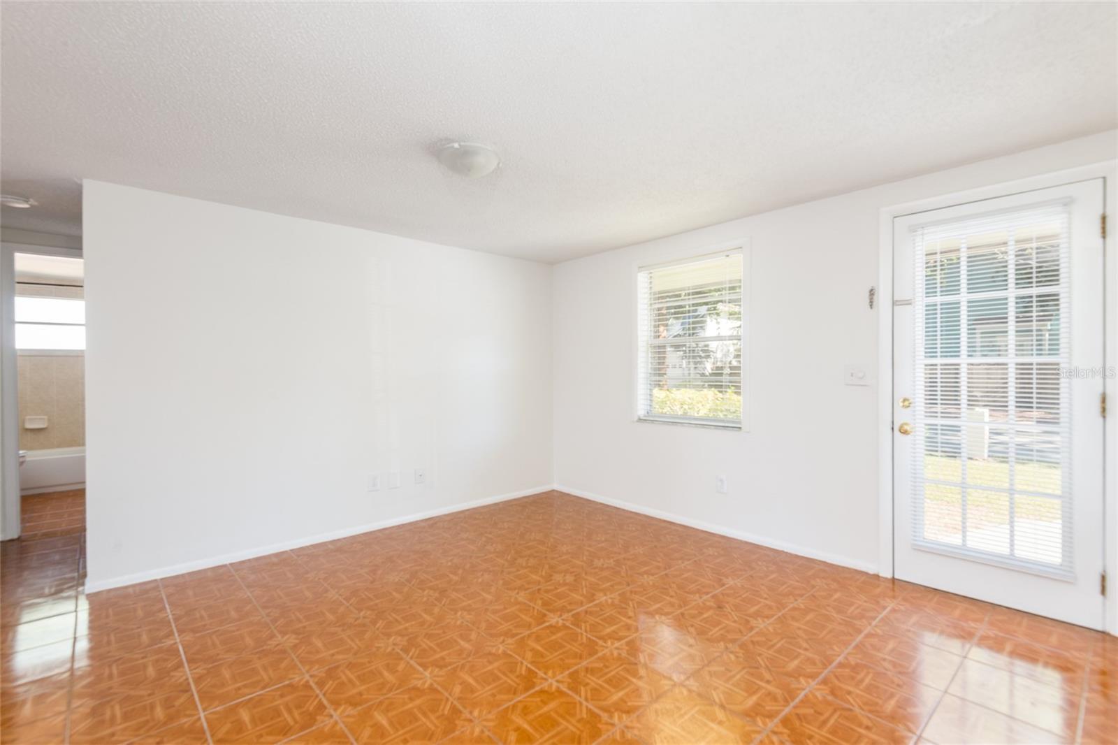 SOUTHSIDE LOT 1 BLOCK 8 LES THE NLY 50.5 FT THEREO - Residential
