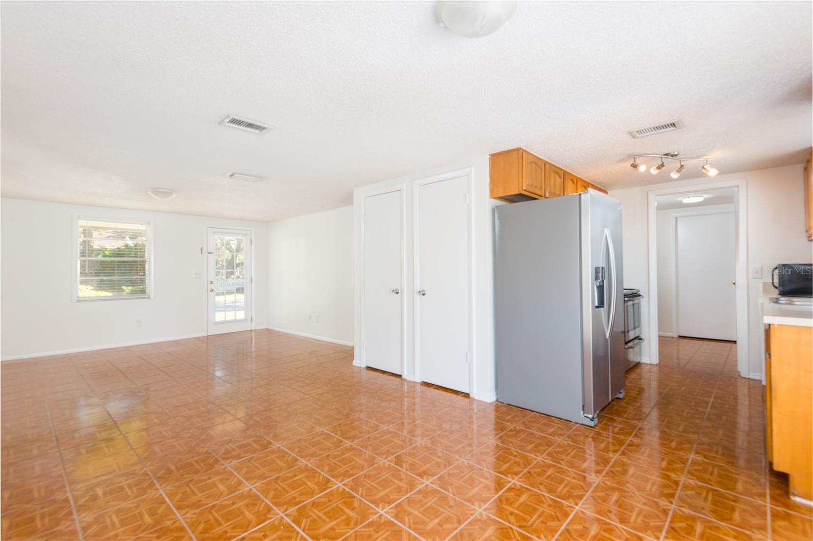 SOUTHSIDE LOT 1 BLOCK 8 LES THE NLY 50.5 FT THEREO - Residential