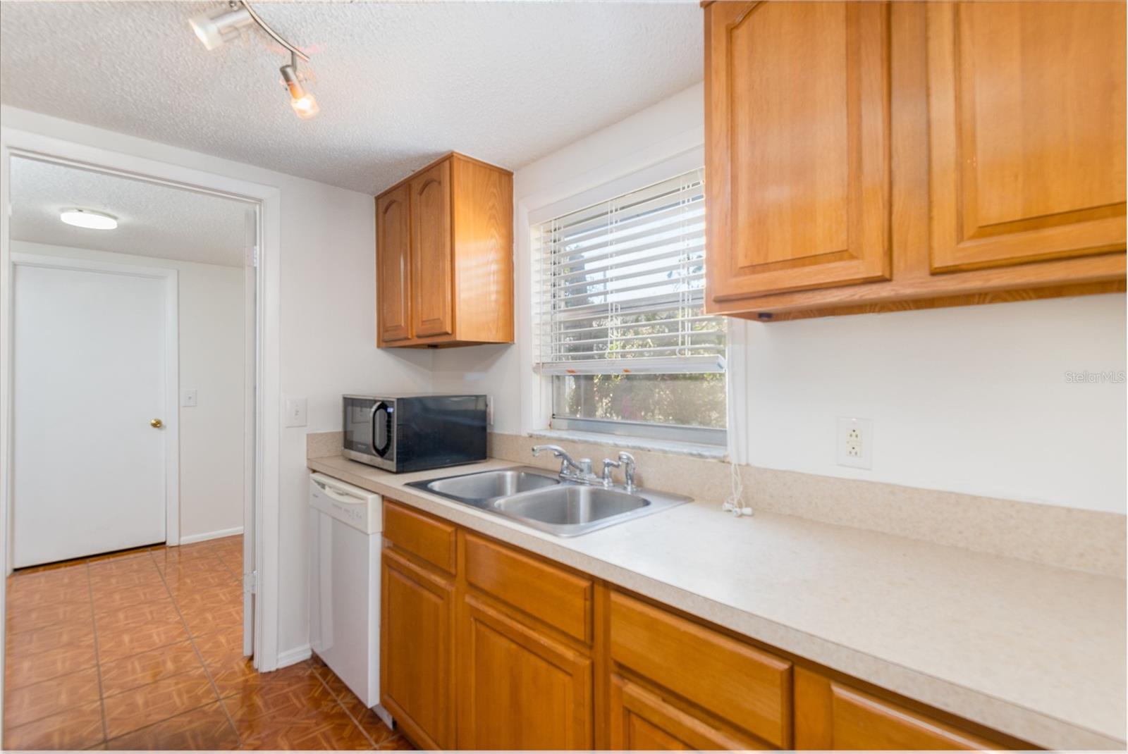 SOUTHSIDE LOT 1 BLOCK 8 LES THE NLY 50.5 FT THEREO - Residential