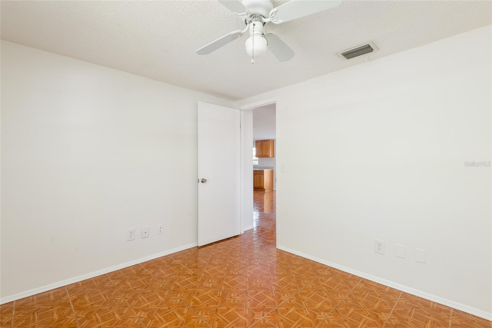SOUTHSIDE LOT 1 BLOCK 8 LES THE NLY 50.5 FT THEREO - Residential