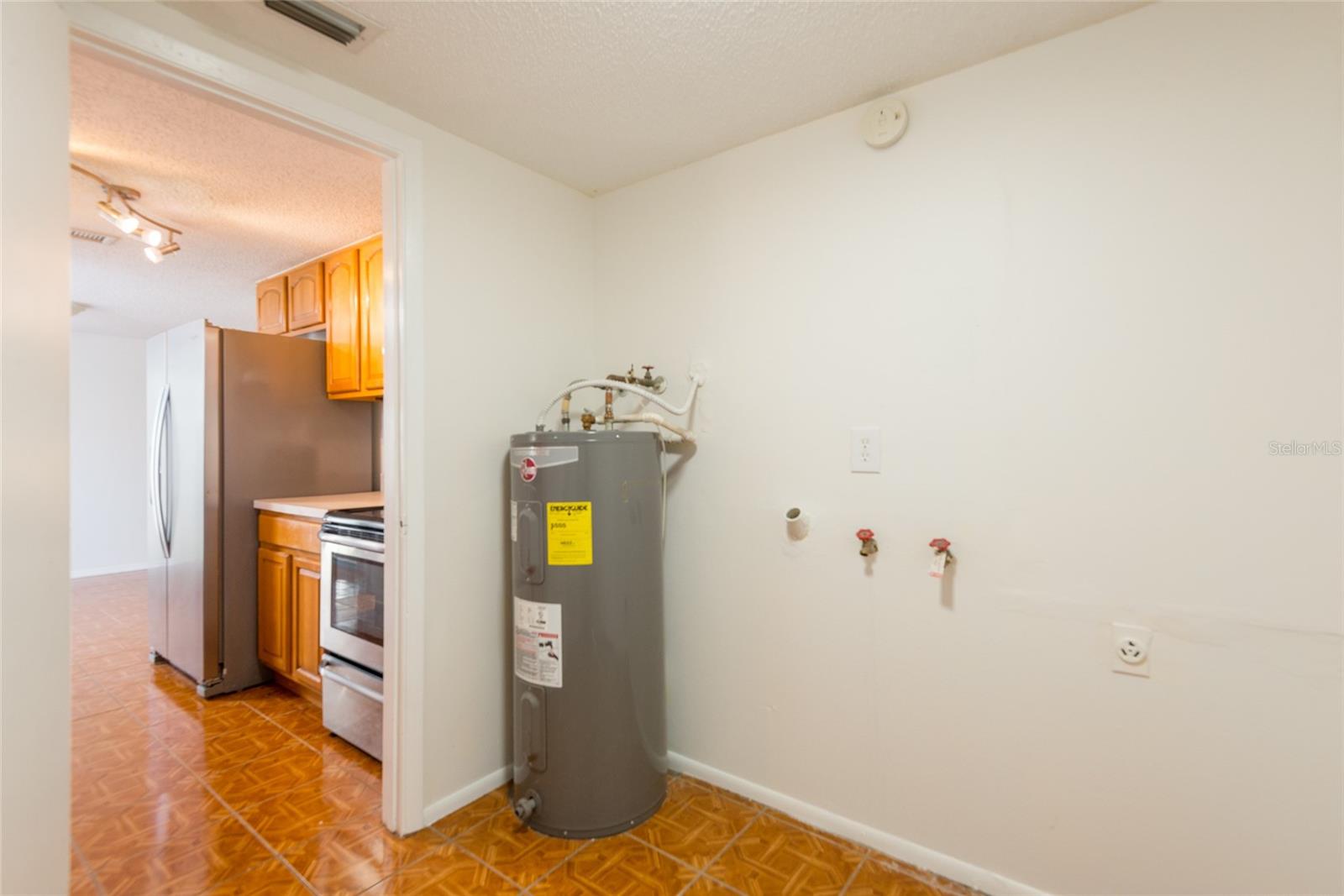 SOUTHSIDE LOT 1 BLOCK 8 LES THE NLY 50.5 FT THEREO - Residential