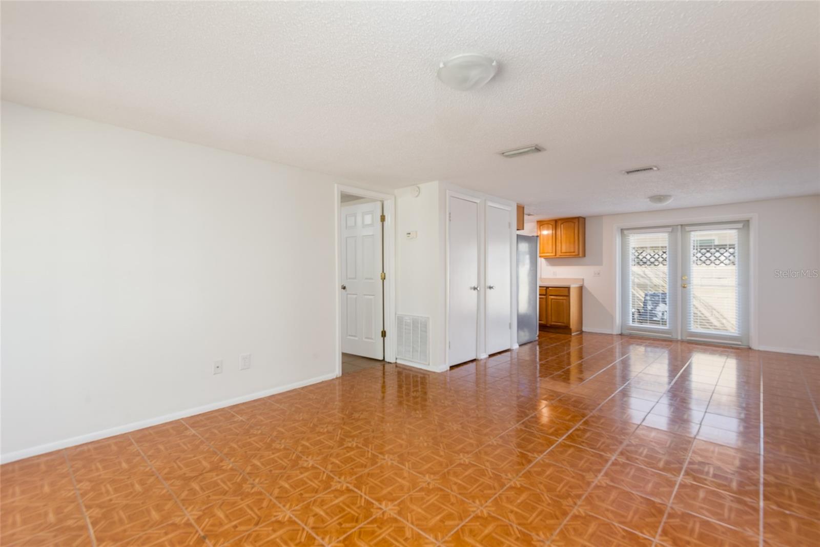 SOUTHSIDE LOT 1 BLOCK 8 LES THE NLY 50.5 FT THEREO - Residential
