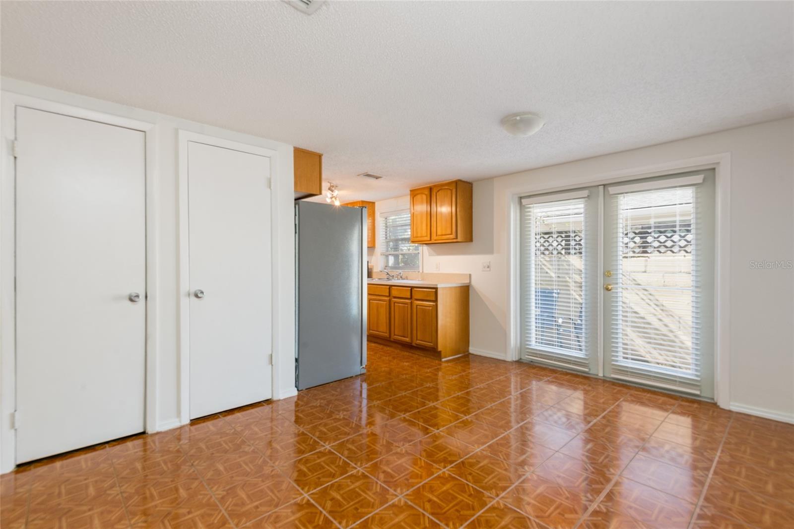 SOUTHSIDE LOT 1 BLOCK 8 LES THE NLY 50.5 FT THEREO - Residential