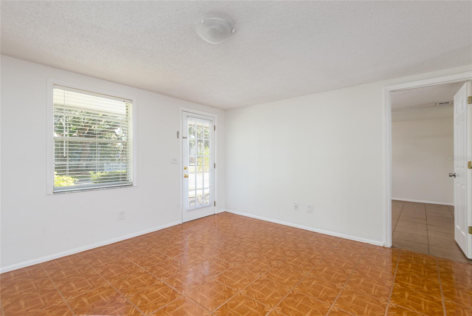 SOUTHSIDE LOT 1 BLOCK 8 LES THE NLY 50.5 FT THEREO - Residential